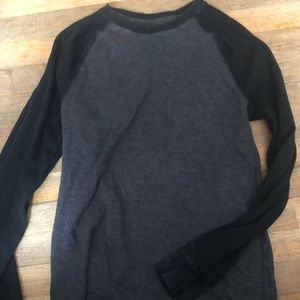 Men’s gray long sleeve shirt